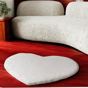 Mon Chateau Heart-Shaped White Rug Faux Fur Mon Chateau